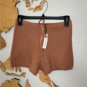 Olivaceous knit shorts